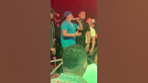 Thumbnail of Anthony Santos Compartiendo con su pueblo