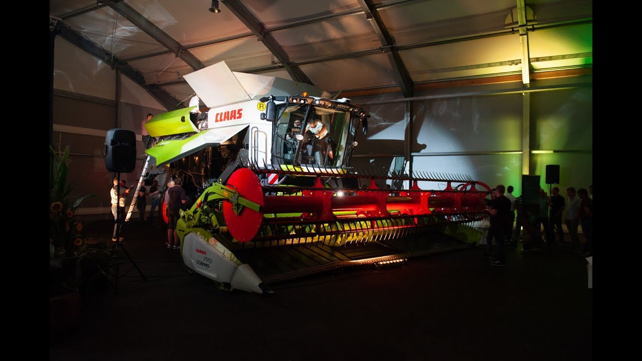 Enthüllung des neuen CLAAS Lexion 8000-5000 bei Wölfleder Bernhard GmbH