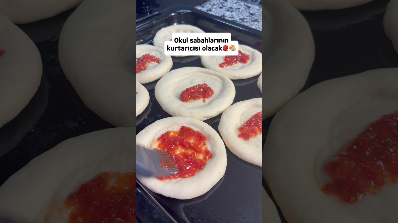 En pratik hali ile mini pizzalar 💕 En pratik hali ile mini pizzalar 💕