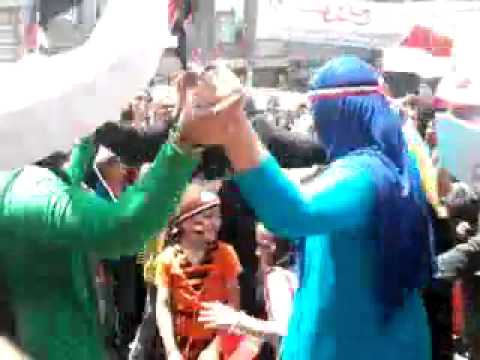 رقص أنصار السيسى أمام مدرسة محمد نجيب فى الهانوفيل 