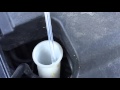 Проверить уровень жидкости в бачке омывателя. Check the fluid level in the washer tank