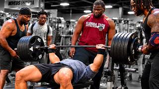 When The Whole Gym Watches You Lift 👀