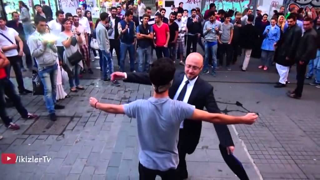 I Trust You, Do You Trust Me  Hug Me (Confio en ti, confias en mi? abrazame)