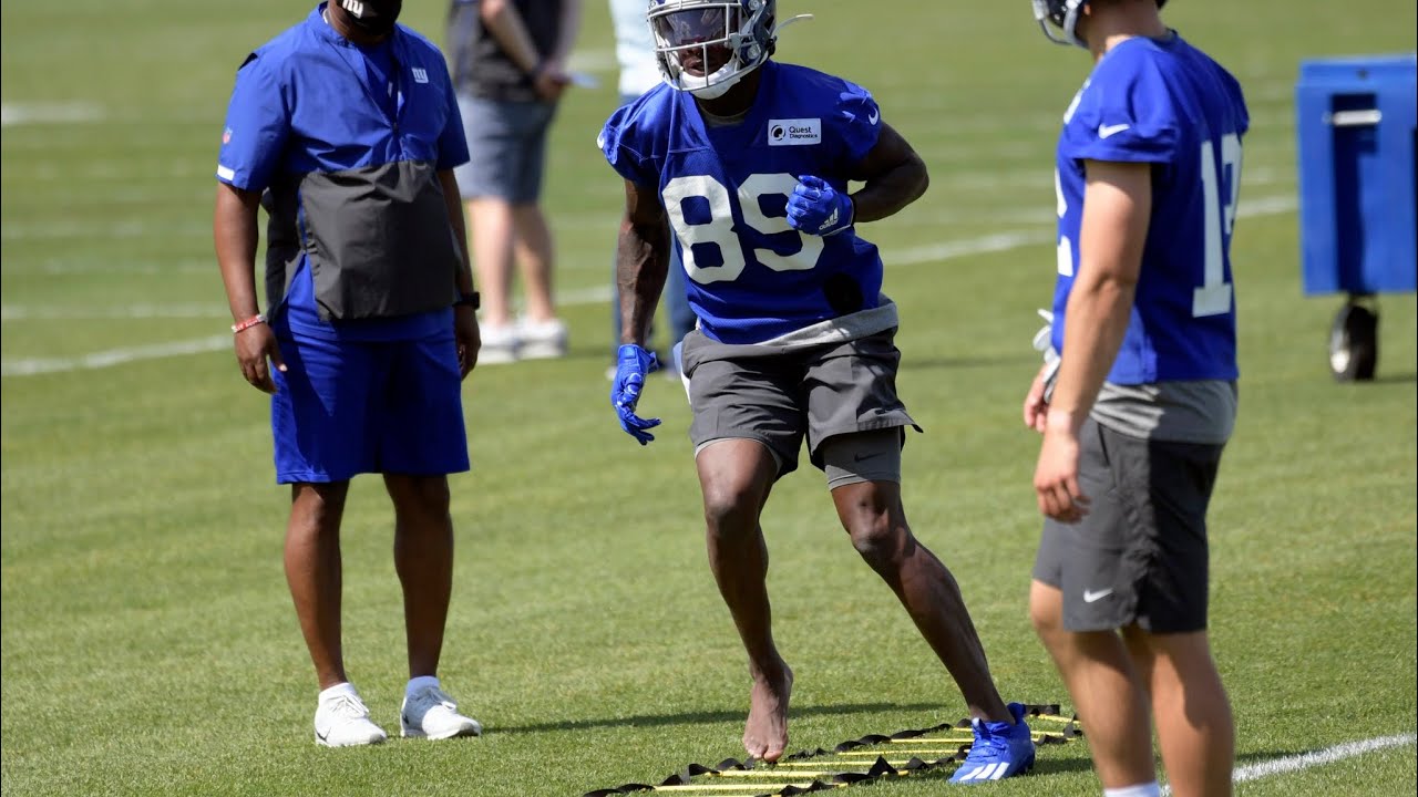 NY GIANTS ROOKIE WR KADAIRUS TONEY HURT HIS TOE BY WEARING  THE WRONG CLEATS AT  MINICAMP 😂🤣