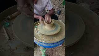 Making-roman bowls design on a pottery