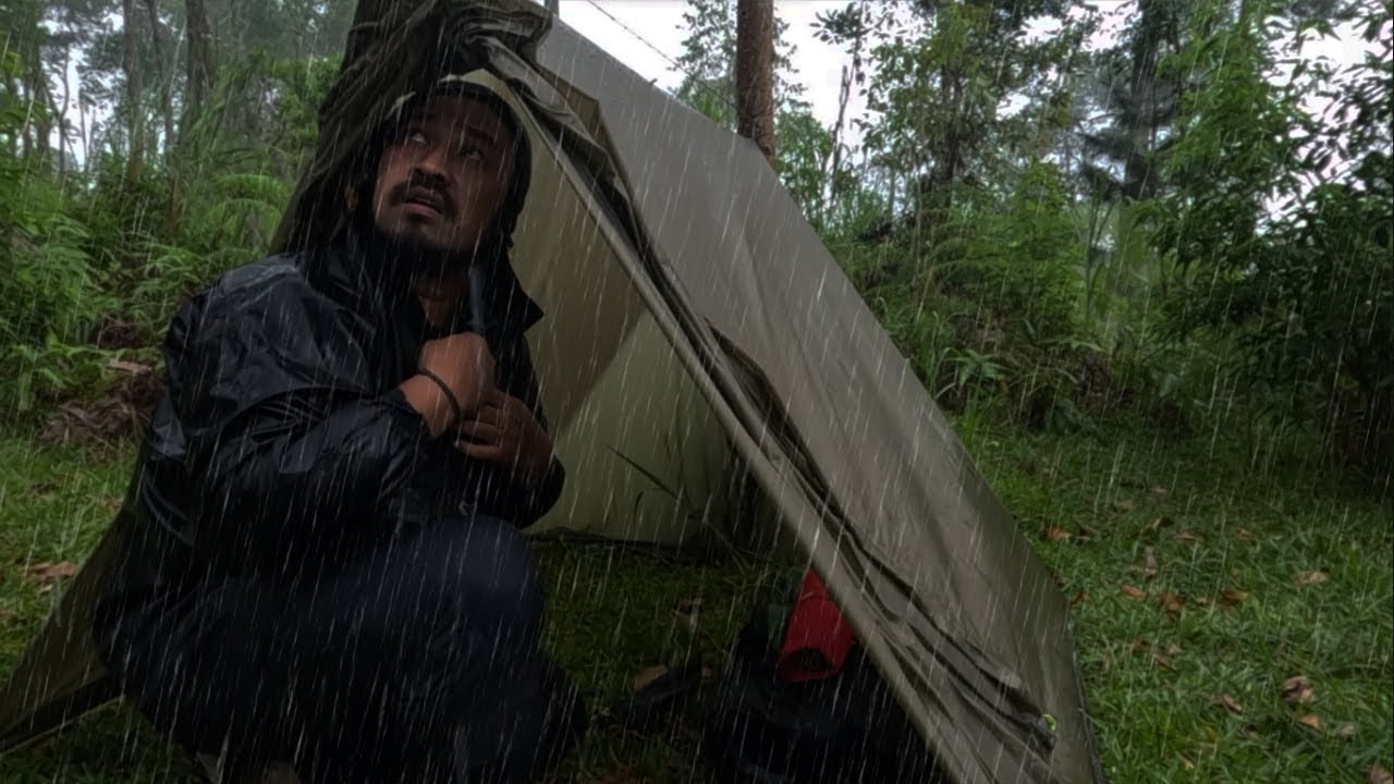 SOLO CAMPING IN HEAVY RAIN - LONG-LASTING RAIN THROUGHOUT THE DAY ...