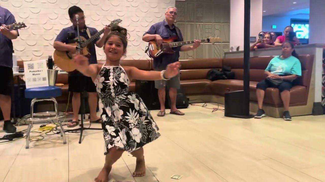 Hunnay dancing at Tahiti fete