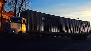 Dumbass FedEx Truck Driver (4/9/16)