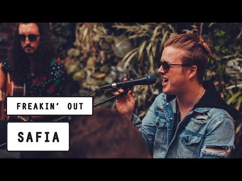 Safia - Freakin' Out (Pile TV Live Sessions)