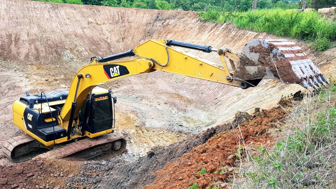 ขุดสระเนียนกริ๊บ 🥰🥰🥰 CAT 320D2 แต่งสโลปสวยๆ เก็บงานเรียบร้อยพร้อมลุยลูกต่อไป 😁😁😁