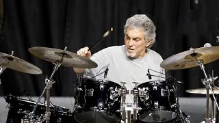 The "Gadd Flutter Lick" - The Classic Steve Gadd Ghost Note Drum Lick - Recorded with Zoom Q4 chords