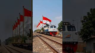 Dikasih bendera merah putih se kereta api 😱