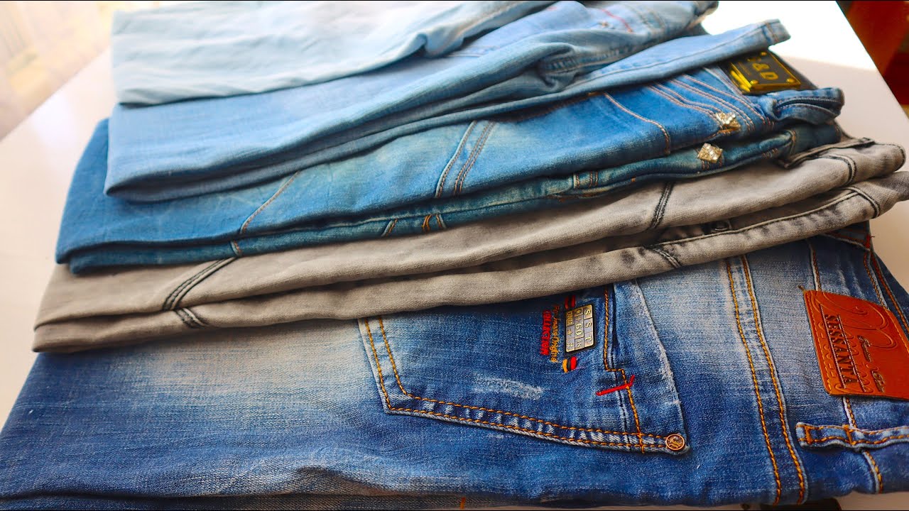 Подруги выстраиваются ко мне в очередь за этой красотой. А я только рада. Режу старые джинсы