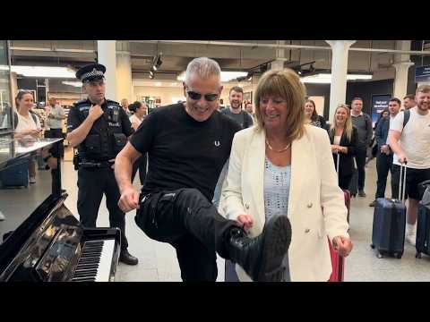 Lady Has The Most Amazing Energy At The Public Piano