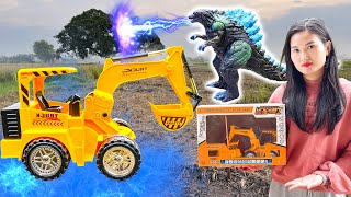 Changcady and remote control excavator, bull toy fighting excavator, godzilla - Part 308