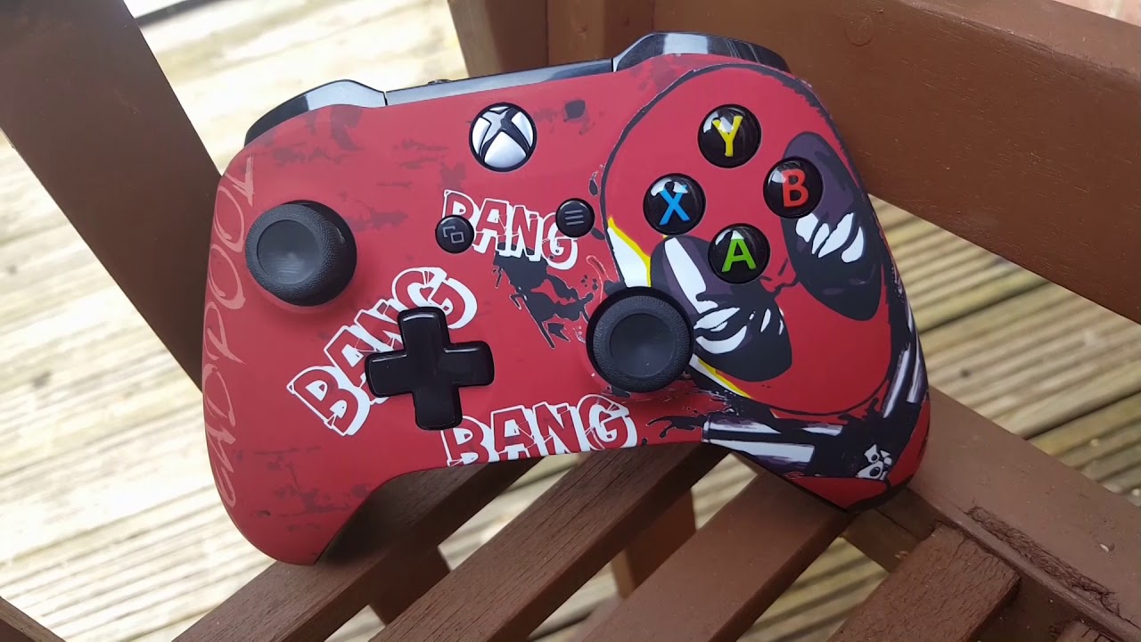 ⁣Deadpool fan art custom Xbox One controller by Extreme Consoles