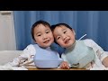 ご飯中に遊んでしまうけど何だかんだ全部食べる仲良し双子