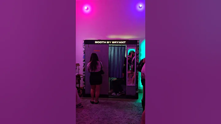 Things to do in OC with your friends: Vintage photobooth! 🖤 #photobooth  @BoothByBryant