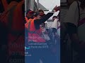Policía de CDMX genera polémica tras comentario a fans de BTS que esperaban afuera del concierto