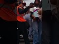 Policía de CDMX genera polémica tras comentario a fans de BTS que esperaban afuera del concierto
