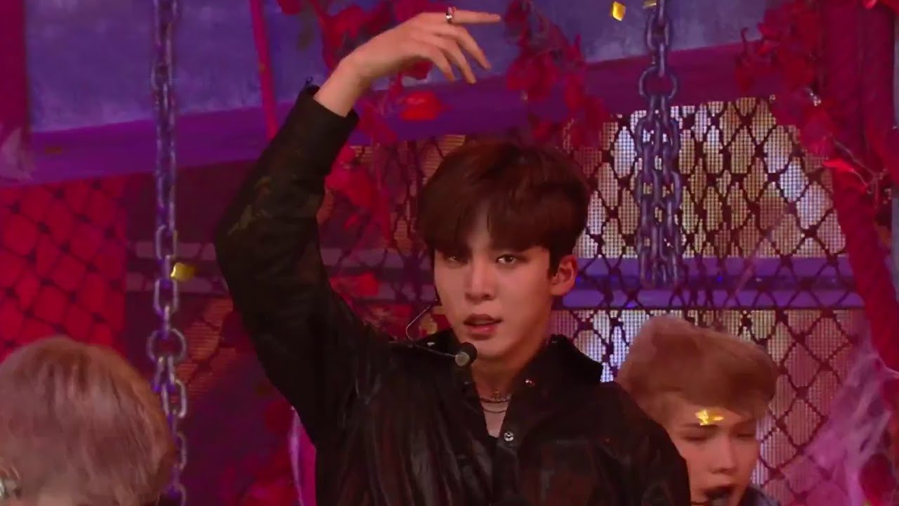 ATEEZ jeong yunho: center KING