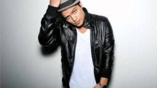 Video thumbnail of "Bruno  Mars: The Lazy Song"