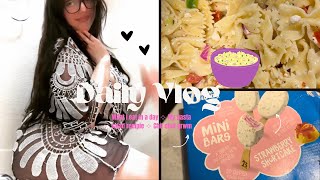 VLOG | Chit chat grwm, My pasta salad recipe, Trying new ice cream