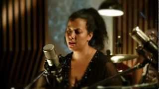 Mahalia Barnes - Never Loved A Man (Official Video) chords