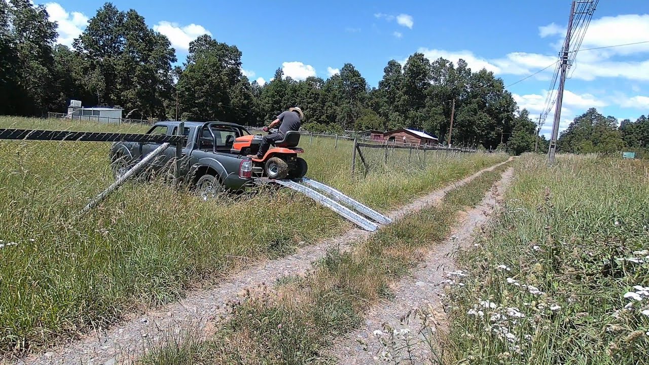Otro Mantenimiento Impecable: Nuestro Tractor Husqvarna en Acción