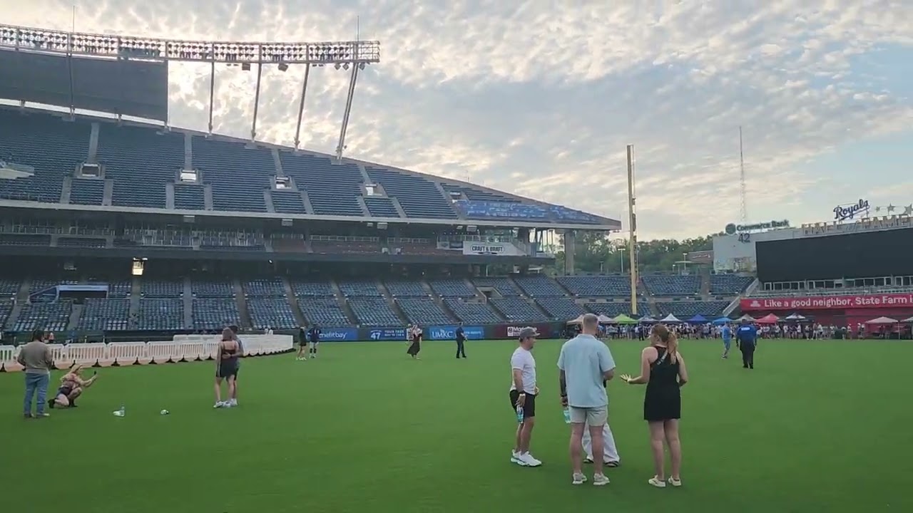 Kansas City Summer Brew Fest at the K. This was the 1st wave, early entry. 