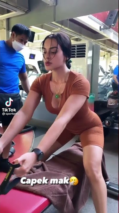 tante cantik olahraga kencangin otot V. #shorts