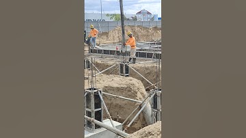 Technical casting concrete of stump column with pump truck