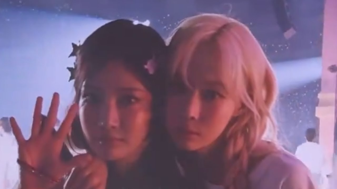 WinNing 윈닝 WINTER & NINGNING .FeelingsIcantshake