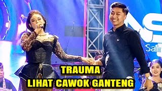 Niken salindry dan jadi pasangan yang bikin cemburu mas bambang pentas campursari mayangkara