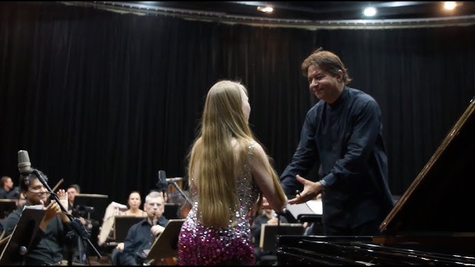 Nevara buvisining trusigini hidlamoqda (seks video) Ota va ogil va qiz jinsiy aloqa