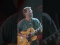 🎸