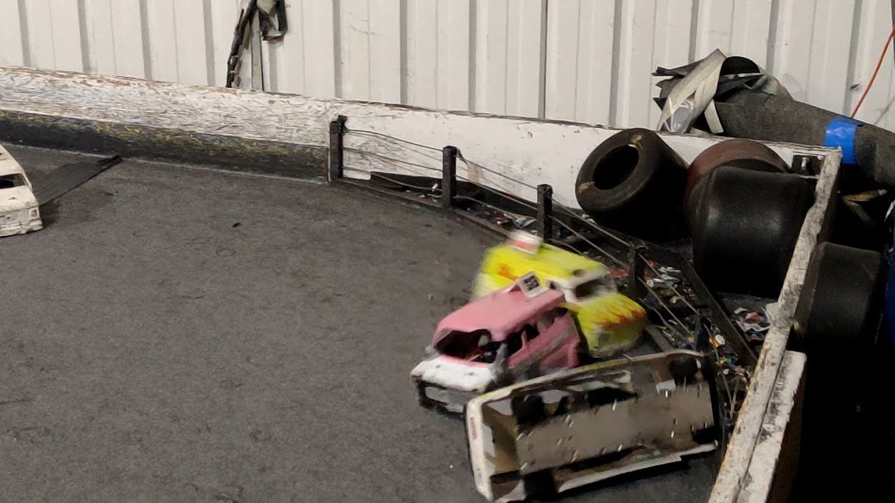 Brentwood Rc Raceway. Vantactular Abs Van Bangers Destruction Derby. 3rd January 2026