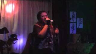 Amy Smith singing I cant break it to my heart