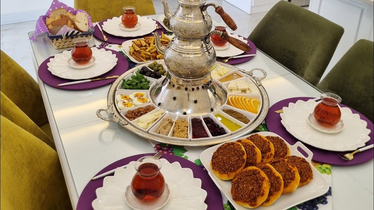 EVDE SERPME PAZAR KAHVALTISI 🤩BİBERLİ EKMEK TARİFİ/ YEŞİL ZEYTİN SALATASI #vlog #kahvaltı #sunum