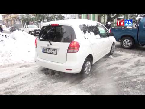 ბათუმში თოვლმა პრობლემები შექმნა