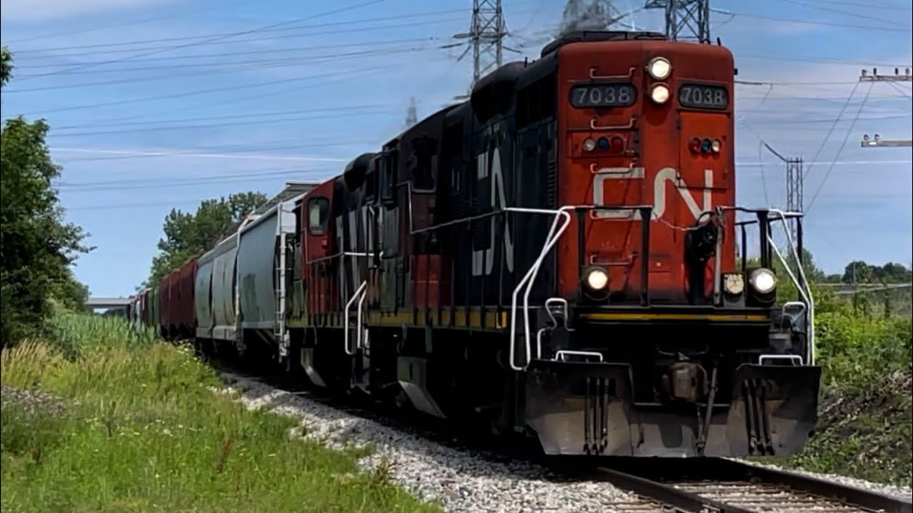 Dual GP9’s LHF on CN 568!!! Nathan M3H!! - YouTube