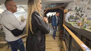 4K Granate Travelling visiting #Miniatur #Wunderland #Hamburg, miniskirt, thigh high boots