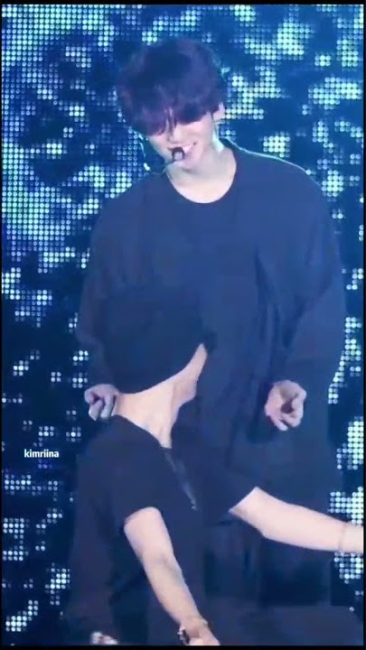 Jimin teasing Jungkook while singing Euphoria.....😂😂😂