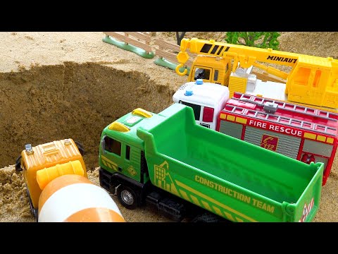 Disney cars playing in sand | crane truck rescues construction vehicles in pit