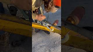 The cable winch puller is stuck.