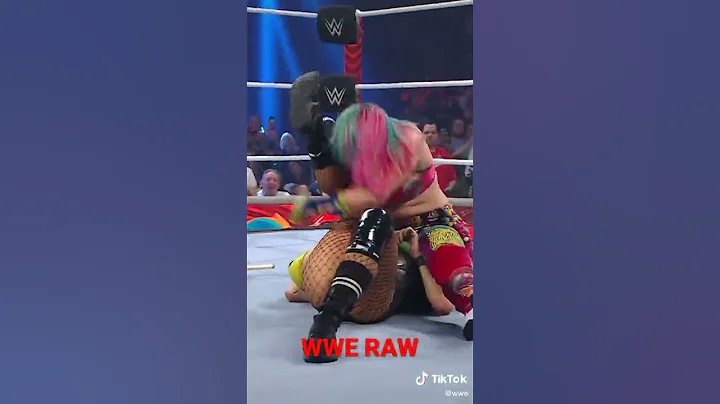 Asuka defeat Becky Lynch by pouring a green mess on her face