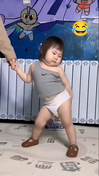 بيبي يضحك مضحك 😎