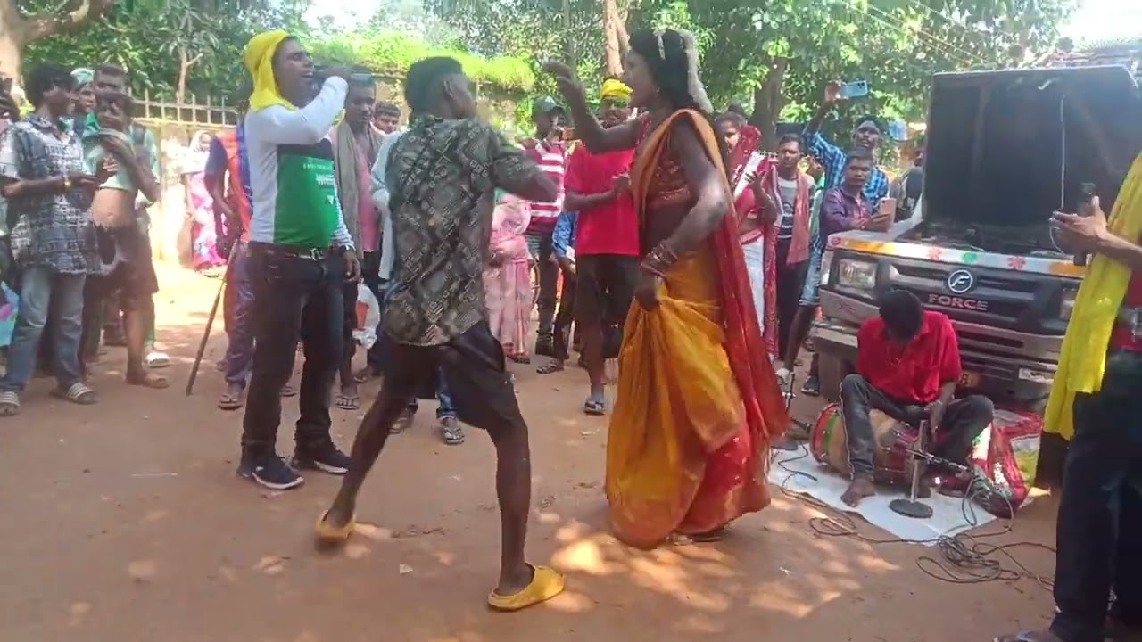 Guarda goilkera market mein nukar nathak ke teth nagpuri kalakarong ka Masti su YouTube Guarda goilkera market mein nukar nathak ke teth nagpuri kalakarong ka Masti su YouTube