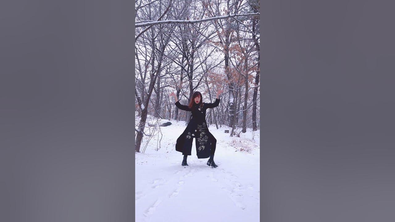 (G)I-DLE ((여자)아이들) ‘화(火花)(HWAA)’ Dance Cover in the Snow/Mountain ❄️🏔️ | kpop in public korea