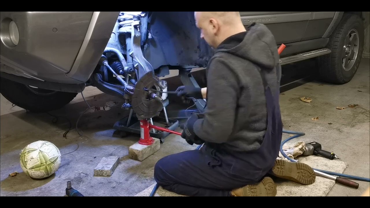 Antriebswelle vorne links ersetzen. Jeep Commander / Grand Cherokee
